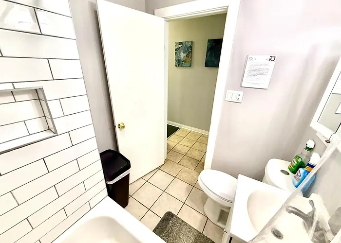 Place To - Close To Downtown! - Free Parking! Chicago