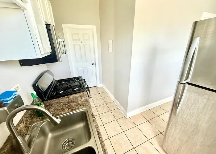 Place To - Close To Downtown! - Free Parking! Privatunterkunft