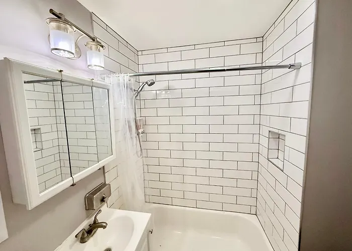 Privatunterkunft Place To - Close To Downtown! - Free Parking! *