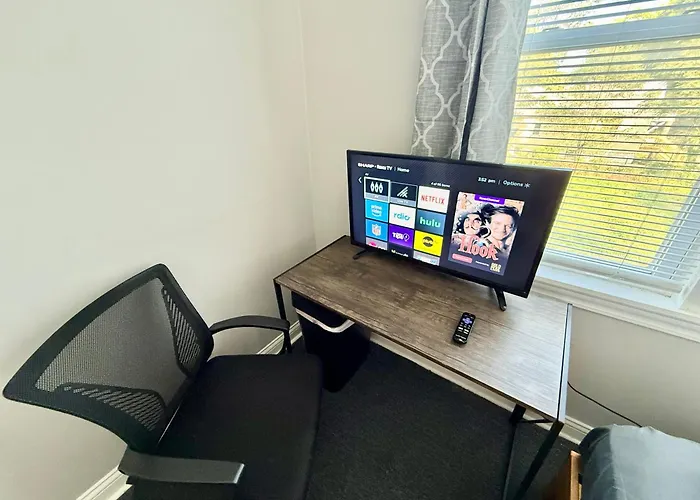 Place To - Close To Downtown! - Free Parking! Chicago