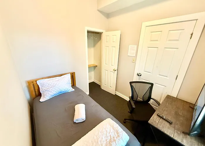 Privatunterkunft Place To - Close To Downtown! - Free Parking!