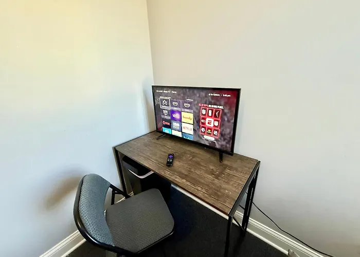 Place To - Close To Downtown! - Free Parking! Chicago