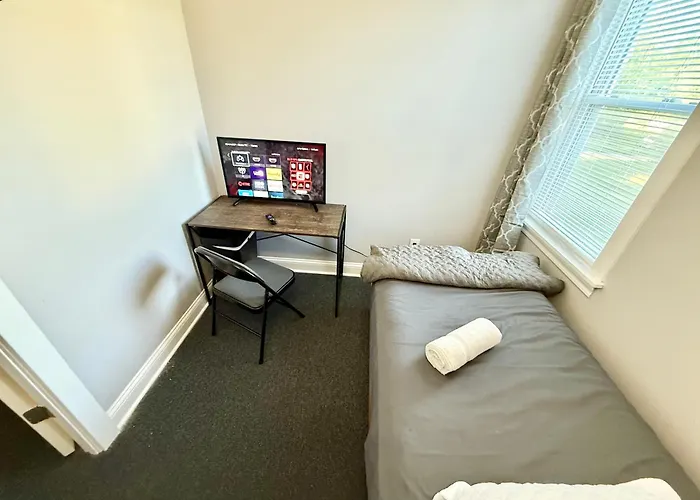 Privatunterkunft Place To - Close To Downtown! - Free Parking!