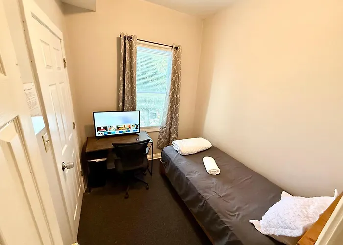 Privatunterkunft Place To - Close To Downtown! - Free Parking!