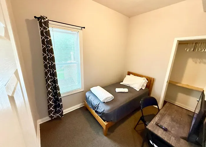 Place To - Close To Downtown! - Free Parking! Chicago