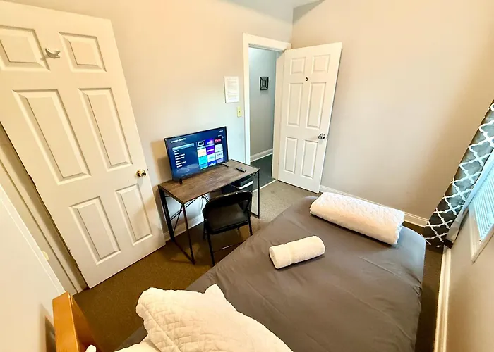 Privatunterkunft Place To - Close To Downtown! - Free Parking!