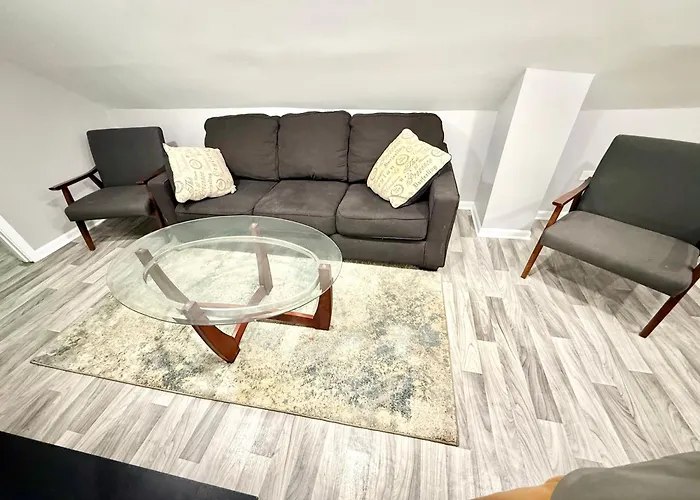 Place To - Close To Downtown! - Free Parking! * Chicago