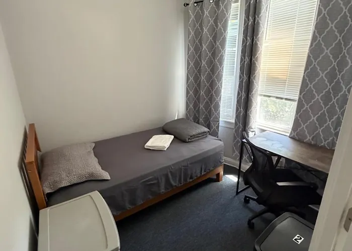 Place To - Close To Downtown! - Free Parking!